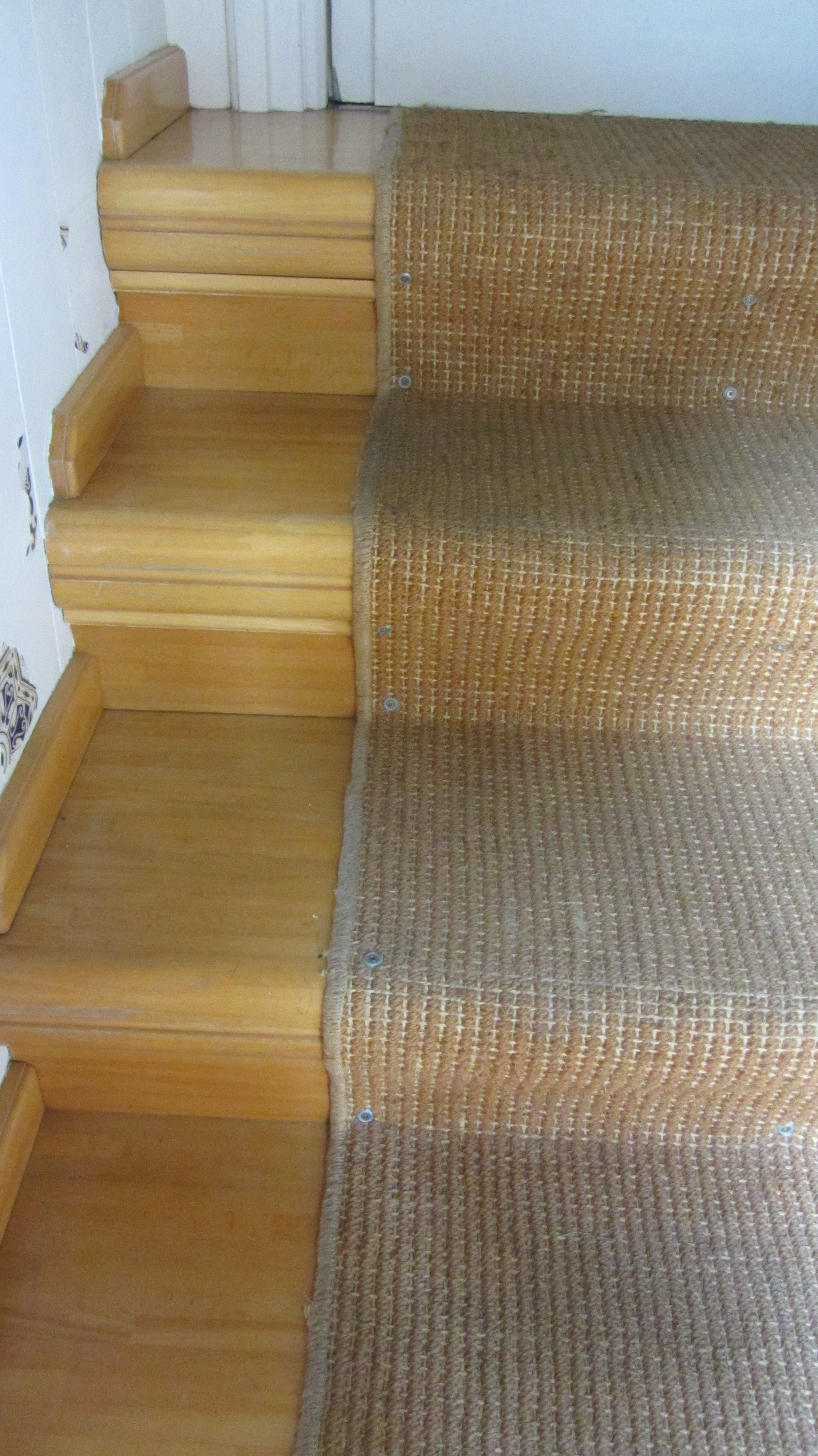 escaleras peldaños forrados de madera