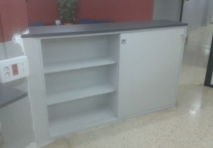 Col·locació de armario, estanteries i mostrador