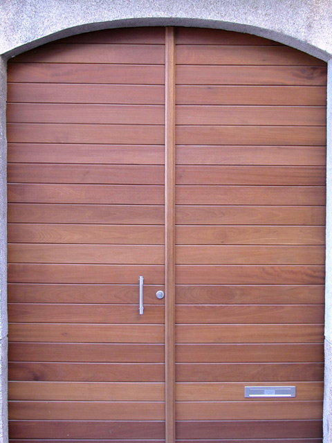 puerta exterior lacada madera