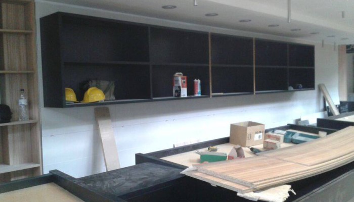 Mostradors de fusta a mida per botiga Fruiteria Lluís Macià
