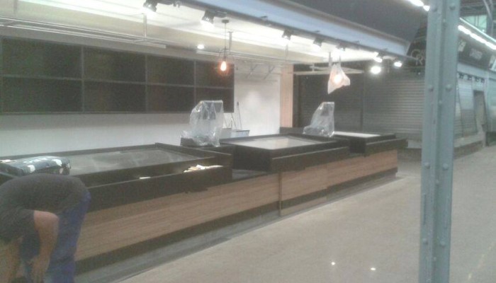 Mostradors de fusta a mida per botiga Fruiteria Lluís Macià