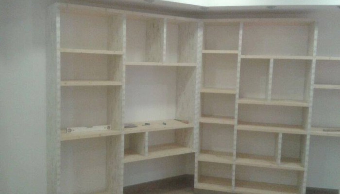 Prestatgeries a mida per a botiga carnisseria ecològica Etxola