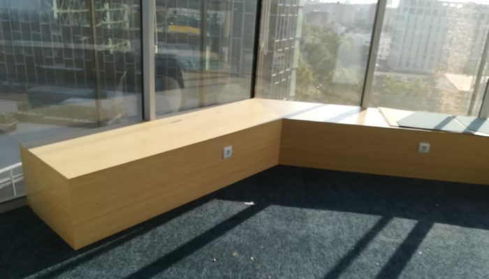 Disseny i fabricació de mobles per oficines, mostradors, sales, despatxos