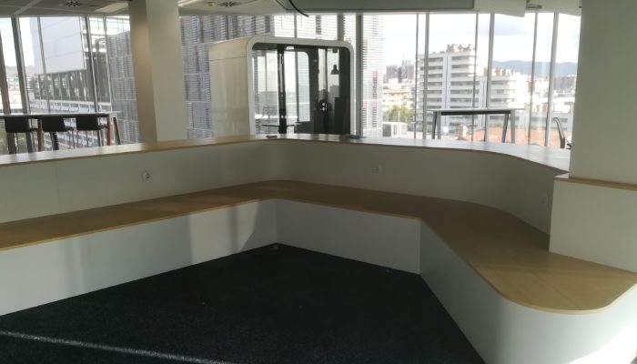 Disseny i fabricació de mobles per oficines, mostradors, sales, despatxos