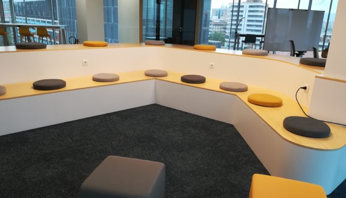 Disseny i fabricació de mobles per oficines, mostradors, sales, despatxos