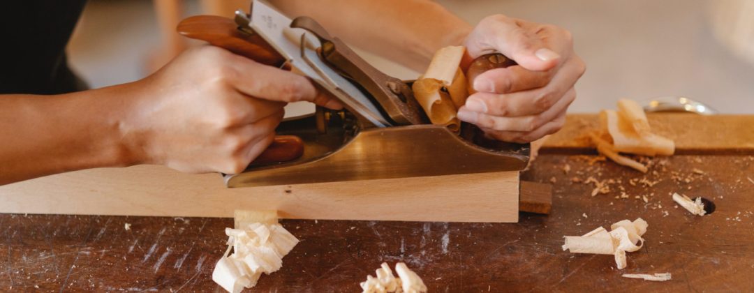 pulimiento de madera y ajustes a medida